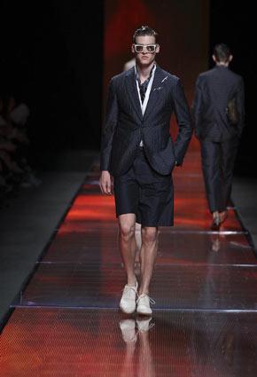 Louis Vuitton تكشف عن مجموعة ربيع صيف 2013 في دبي